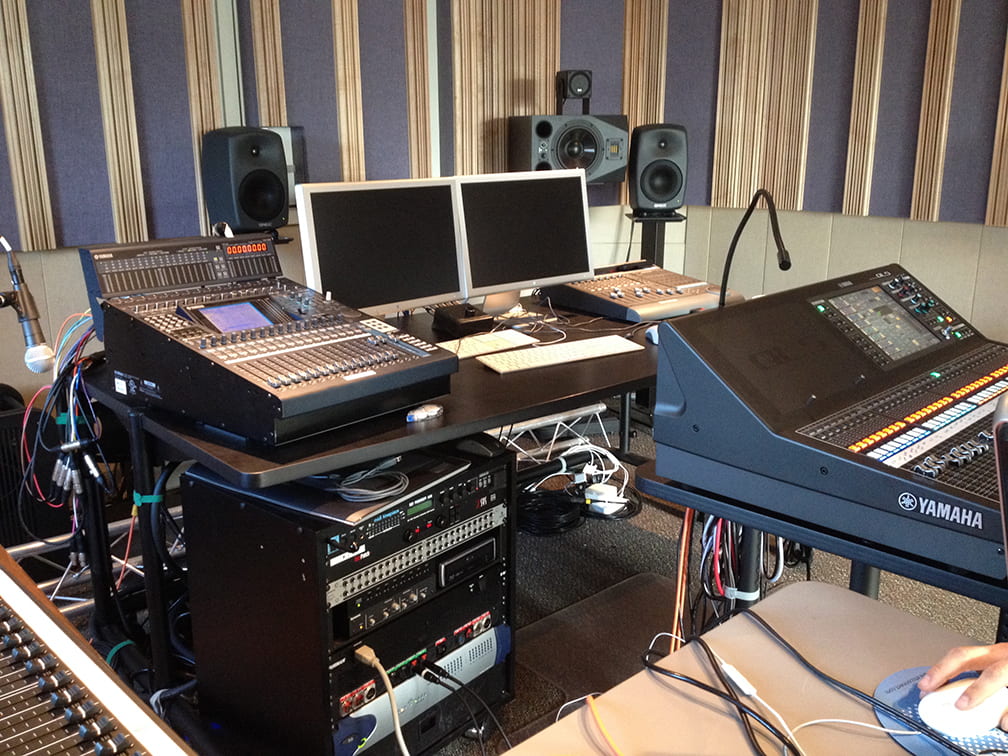 Electronic equipment in a sound lab